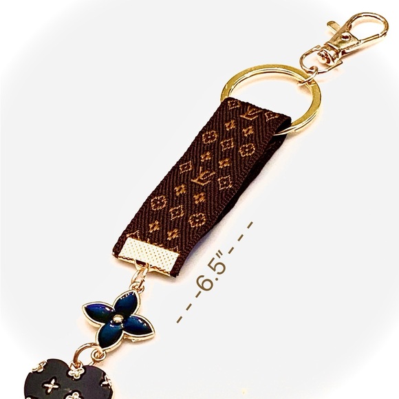 Luxury LV Bag Accessory Purse Heart Logo Charm Keychain - Picture 3 of 8